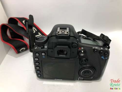 Canon 7D 18MP PROFESSIONAL Digital SLR Camera (BODY) - 18 Megapixels