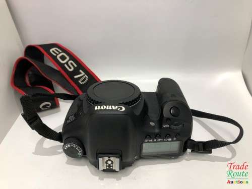 Canon 7D 18MP PROFESSIONAL Digital SLR Camera (BODY) - 18 Megapixels