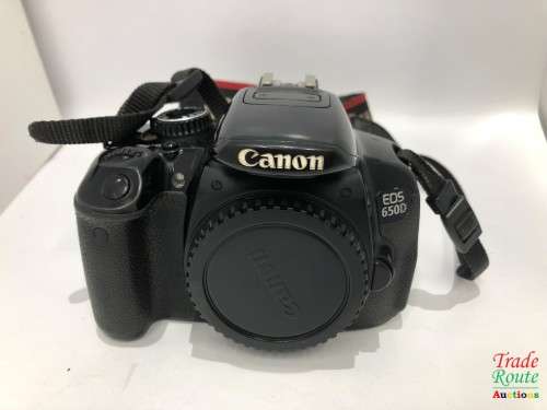 Canon EOS 650D Digital SLR Camera - Black (Body Only) - 18.0 MP [ MEMORY CARD SLOT FAULTY]