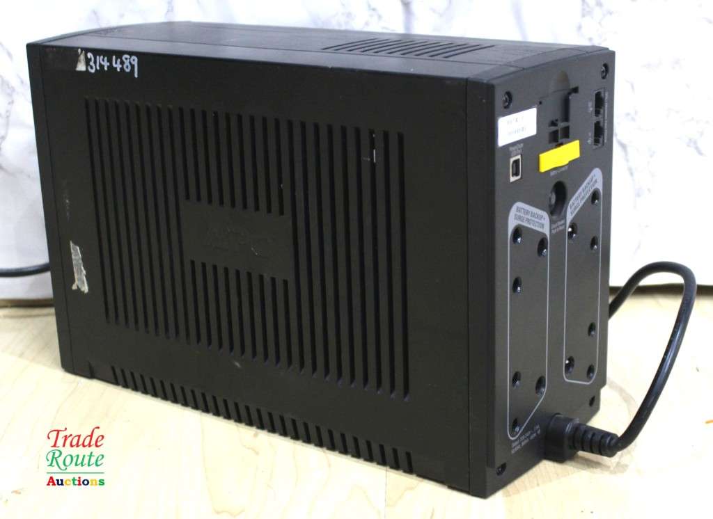 APC Smart-UPS 800 Uninterrupted Power Supply [Powers on ] Needs new Battery [ Salvage Stock ]