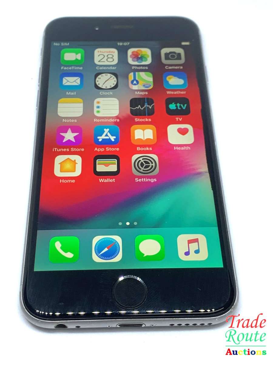 Apple iPhone 6 Space Grey (Pre Owned) SmartPhone (Marks on Screen)