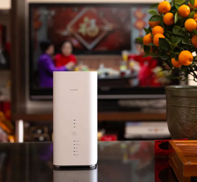 HUAWEI B818 Unlocked 4G LTE 1600 Mbps Cat19 Mobile Wi-Fi Router