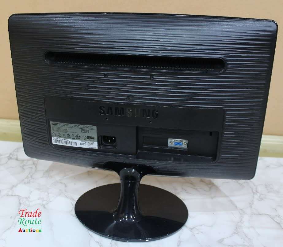 Samsung B1930N 18.5` Widescreen LCD Monitor (High Gloss Black)