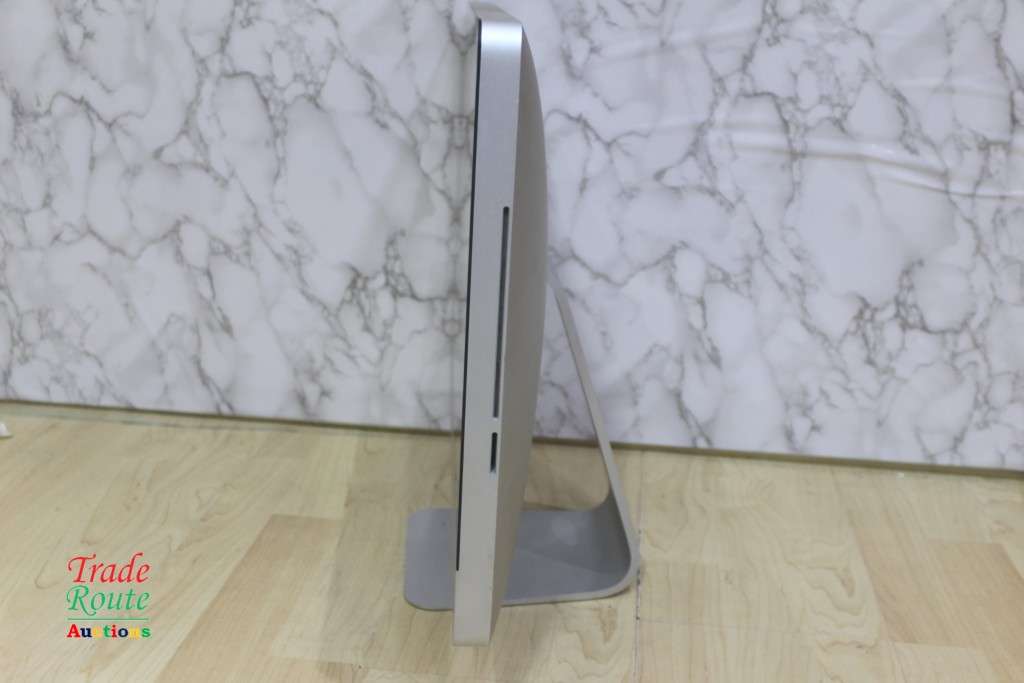 Apple Imac | 21.5 Inch | Core I5 2.5ghz 8gb Ram 500gb Hdd * Radeon HD Graphics - One line on screen