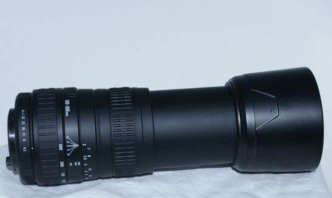 SIGMA 100-300mm D - F4.5-6.7 Telephoto Zoom Lens for Nikon