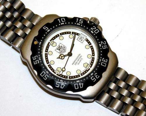 TAG Heuer Professional Sport 200M Date Quartz Men's Bracelet Watch - Swiss Made - (Black & White)