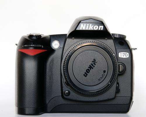 NIKON D70 Professional Digital SLR camera body + 1 GB RAM