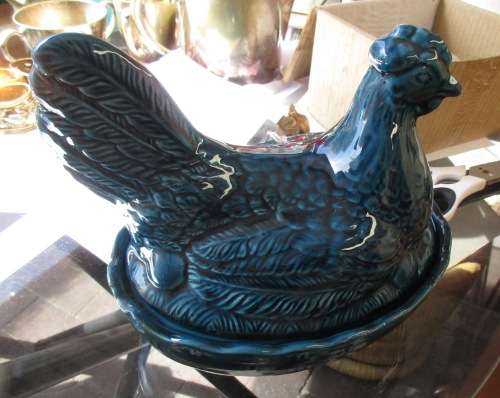 BLUE CERAMIC EGG HOLDER IN SHAPE OF A CHICKEN