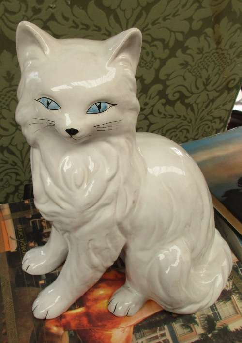 CERAMIC WHITE CAT WITH BLUE EYES