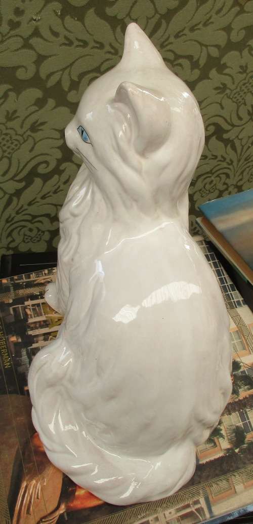 CERAMIC WHITE CAT WITH BLUE EYES