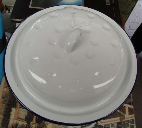 WHITE ENAMEL POT WITH LID
