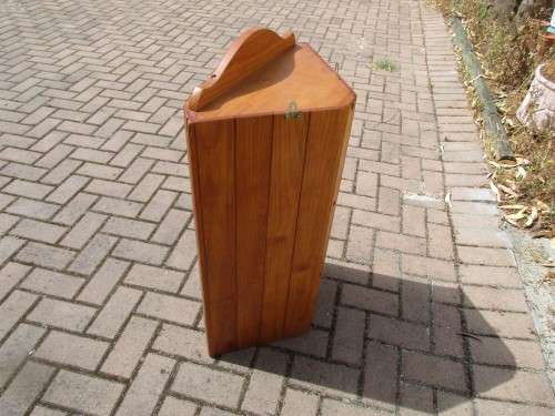 OLD PINE HANGING DISPLAY UNIT