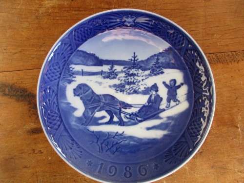 TWO ROYAL COPENHAGEN DISPLAY PLATES CHRISTMAS HOLIDAYS AND WINTERBIRDS