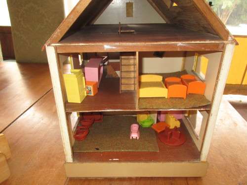 LOVELY DOUBLE STOREY HOUSE