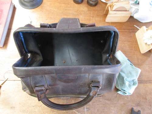 LOVELY SET 4 HENSELITE  SIZE 6 BOWLING BALLS IN CASE