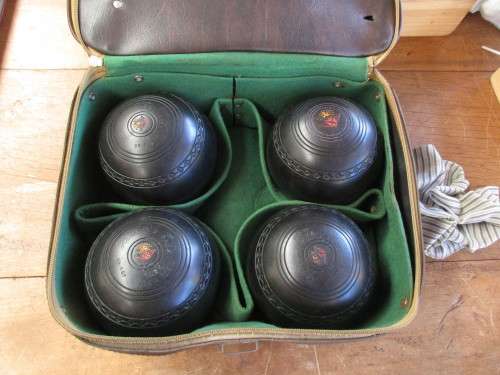 LOVELY SET 4 HENSELITE  SIZE 6 BOWLING BALLS IN CASE