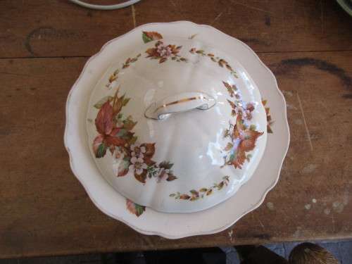 ROYAL DOULTON SERVING DISH WITH LID WILTON