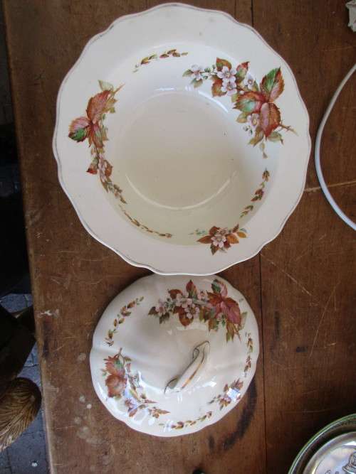 ROYAL DOULTON SERVING DISH WITH LID WILTON