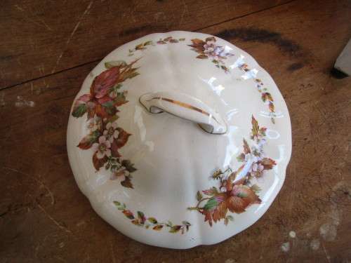 ROYAL DOULTON SERVING DISH WITH LID WILTON