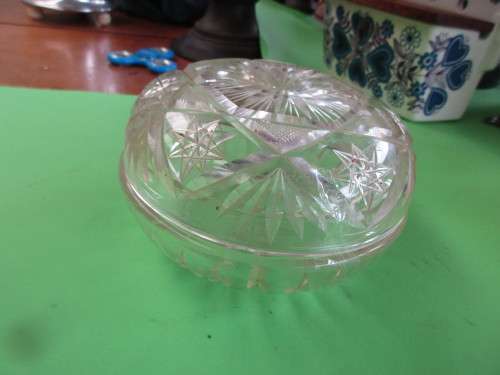 BEAUTIFUL CRYSTAL POWDER BOWL WITH LID