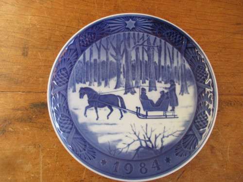 ROYAL COPENHAGEN DENMARK DISPLAY PLATE JINGLE BELLS