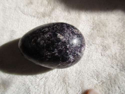 2 BEAUTIFUL  STONE EGGS AND LOTS OF  SMALL STONES ALL POLISHED IDEAL FOR JEWELLERY