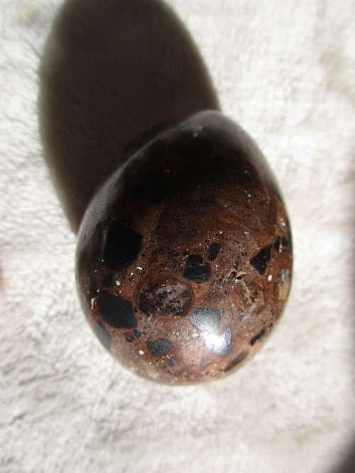 2 BEAUTIFUL  STONE EGGS AND LOTS OF  SMALL STONES ALL POLISHED IDEAL FOR JEWELLERY