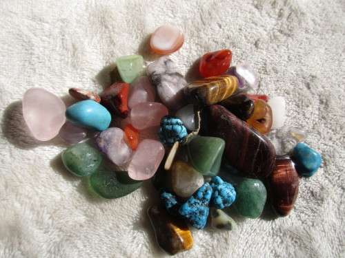 2 BEAUTIFUL  STONE EGGS AND LOTS OF  SMALL STONES ALL POLISHED IDEAL FOR JEWELLERY