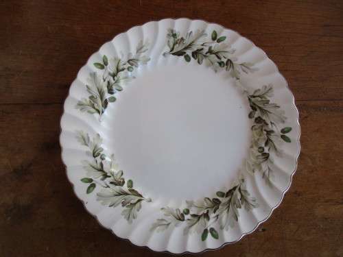 STUNNING JOHNSON BROS DINNER SERVICE FOR 6 SNOWHITE REGENCY  PATTERN