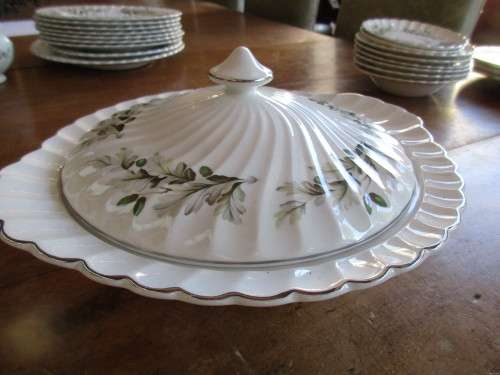 STUNNING JOHNSON BROS DINNER SERVICE FOR 6 SNOWHITE REGENCY  PATTERN