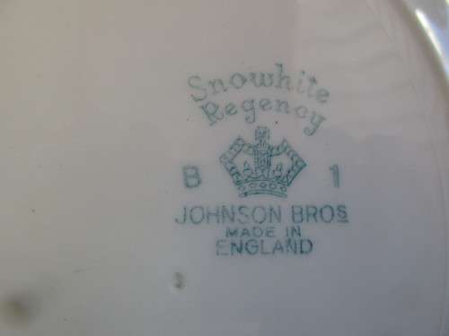 STUNNING JOHNSON BROS DINNER SERVICE FOR 6 SNOWHITE REGENCY  PATTERN