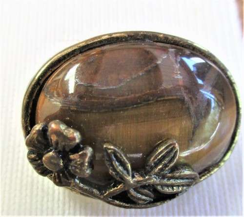BEAUTIFUL TIGERS EYE AND BRASS METAL COLOURED  RING