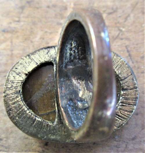 BEAUTIFUL TIGERS EYE AND BRASS METAL COLOURED  RING