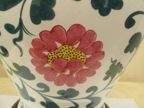 BEAUTIFUL BIG MODERN  QIANLONG JAR WITH LID ON WOOD STAND