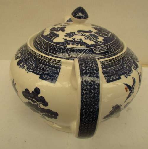 BEAUTIFUL ENGLISH BLUE AND WHITE WILLOW PATTERN TEAPOT