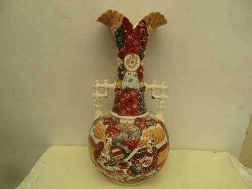 ABSOLUTELY BEAUTIFUL JAPANESE  HANDPAINTED ENAMEL  UNDERGLAZE MORIAGE  TWIN HANDLED VASEc 1950