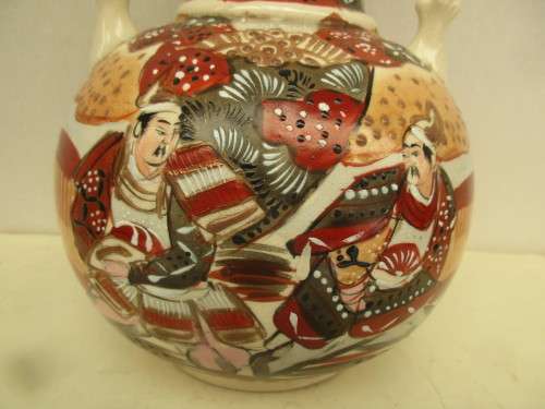 ABSOLUTELY BEAUTIFUL JAPANESE  HANDPAINTED ENAMEL  UNDERGLAZE MORIAGE  TWIN HANDLED VASEc 1950