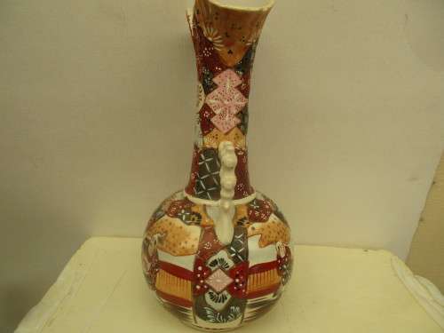 ABSOLUTELY BEAUTIFUL JAPANESE  HANDPAINTED ENAMEL  UNDERGLAZE MORIAGE  TWIN HANDLED VASEc 1950