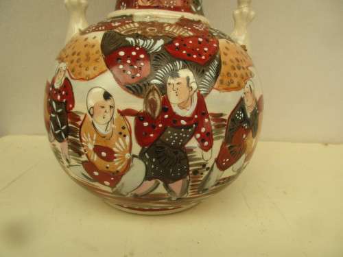 ABSOLUTELY BEAUTIFUL JAPANESE  HANDPAINTED ENAMEL  UNDERGLAZE MORIAGE  TWIN HANDLED VASEc 1950