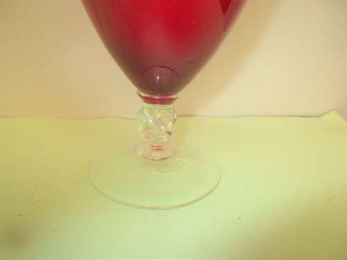BEAUTIFUL RED GLASS VASE