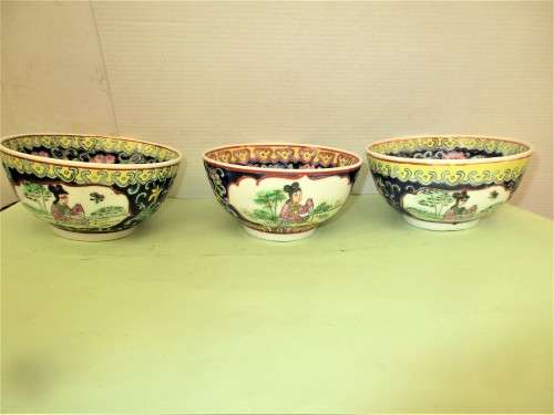 THREE BEAUTIFUL CHINESE BOWLS, ONE DA QING GUANGXU NIAN ZHI AND TWO DA QING DAOGUANG NIAN ZHI c 1990