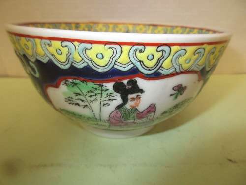 THREE BEAUTIFUL CHINESE BOWLS, ONE DA QING GUANGXU NIAN ZHI AND TWO DA QING DAOGUANG NIAN ZHI c 1990
