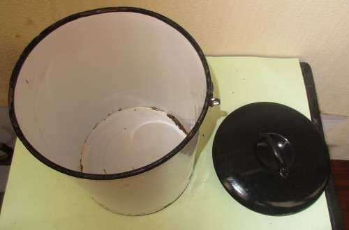 WHITE AND BLACK ENAMEL  BUCKET WITH LID