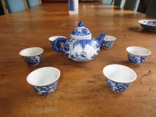 BEAUTIFUL BLUE AND WHITE CHINESE  NEI FU SMALL TEAPOT AND SIX TEA BOWLS HANDPAINTED  c 1980