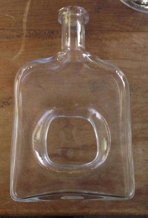 GLASS DECANTER WITH PLATED TOP