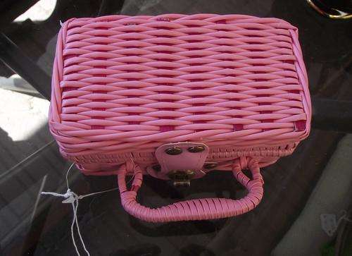 PINK PICNIC BASKET CONTAINING TEA SET