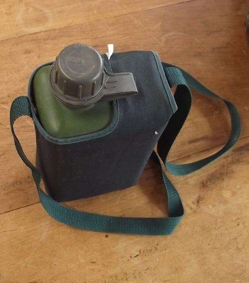 GREEN WATER BOTTLE WITH CASE