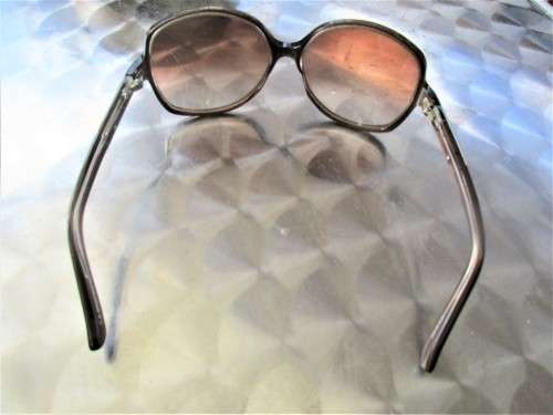 STUNNING GUCCI SUNGLASSES WITH ORIGINAL CASE