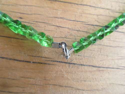 BEAUTIFUL GREEN GLASS CRYSTAL NECKLACE