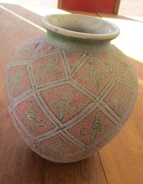 BEAUTIFUL CHINESE POTTERY BALUSTER VASE FLEUR DE LIS DESIGN